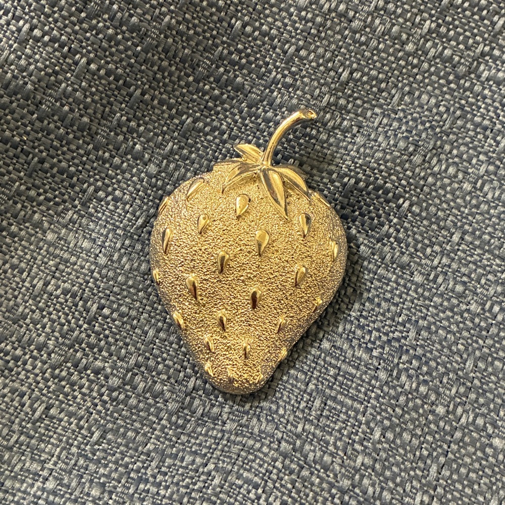 Sarah Coventry Silver Tone "Strawberry Ice " Brooch 5"